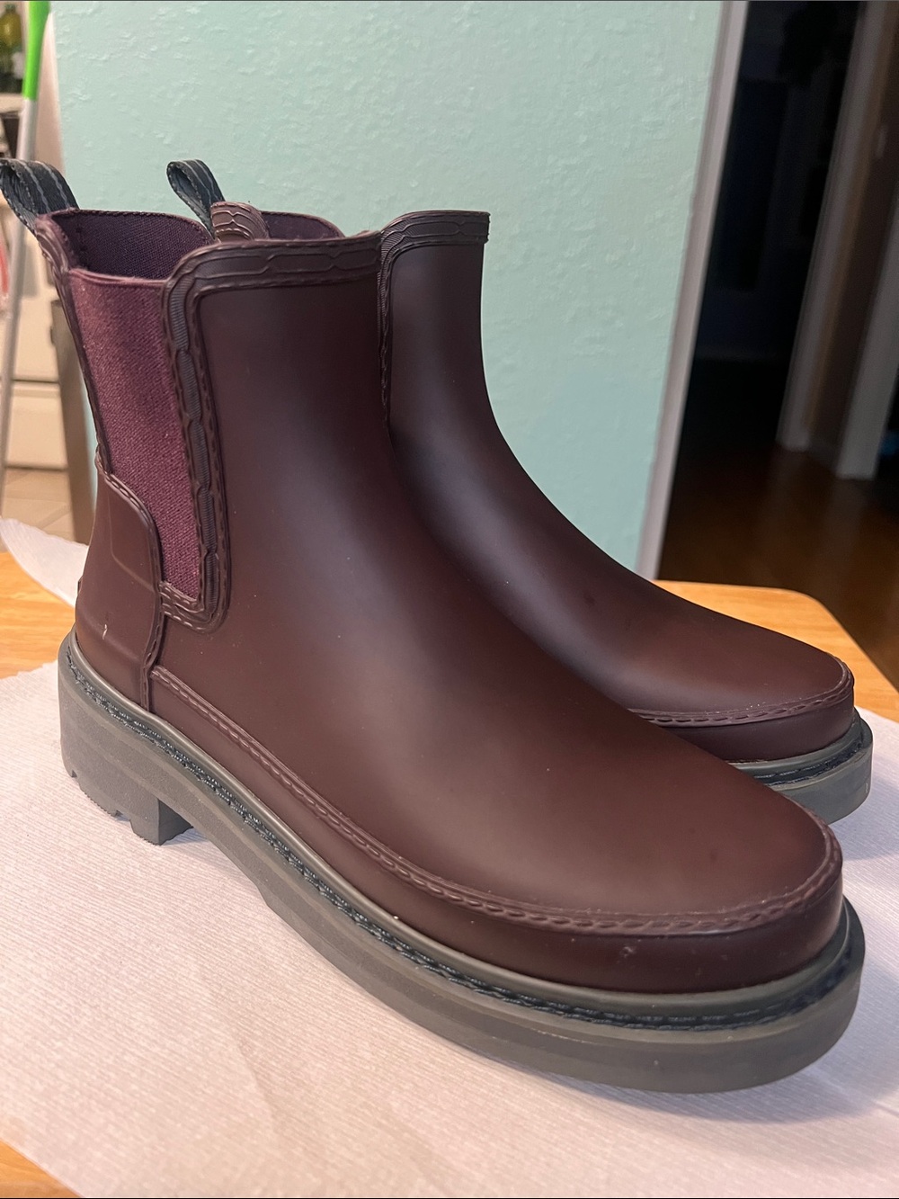 Hunter Women's Burgundy Chelsea Winter Rain Boots………Make your Offer. - Picture 3 of 9